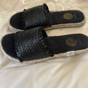 Naldo sandals. Black.